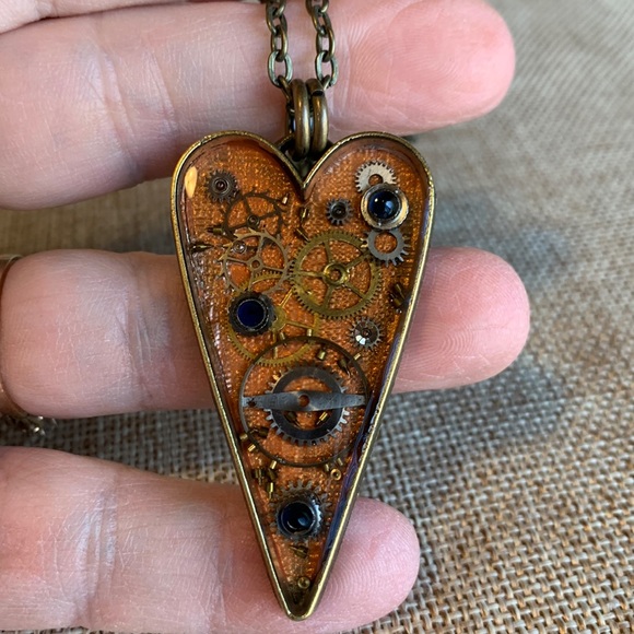 Twinsdesign Jewelry - Steampunk Heart Vintage Gears Necklace